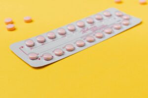 Co&nbsp;to&nbsp;jest antykoncepcja hormonalna – ściągawka dla najmłodszych pacjentek
