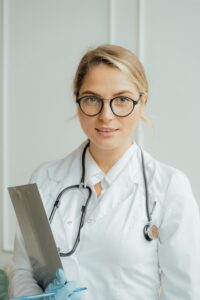 Konsultacja online i&nbsp;e-recepta. Sprawdź najważniejsze informacje.