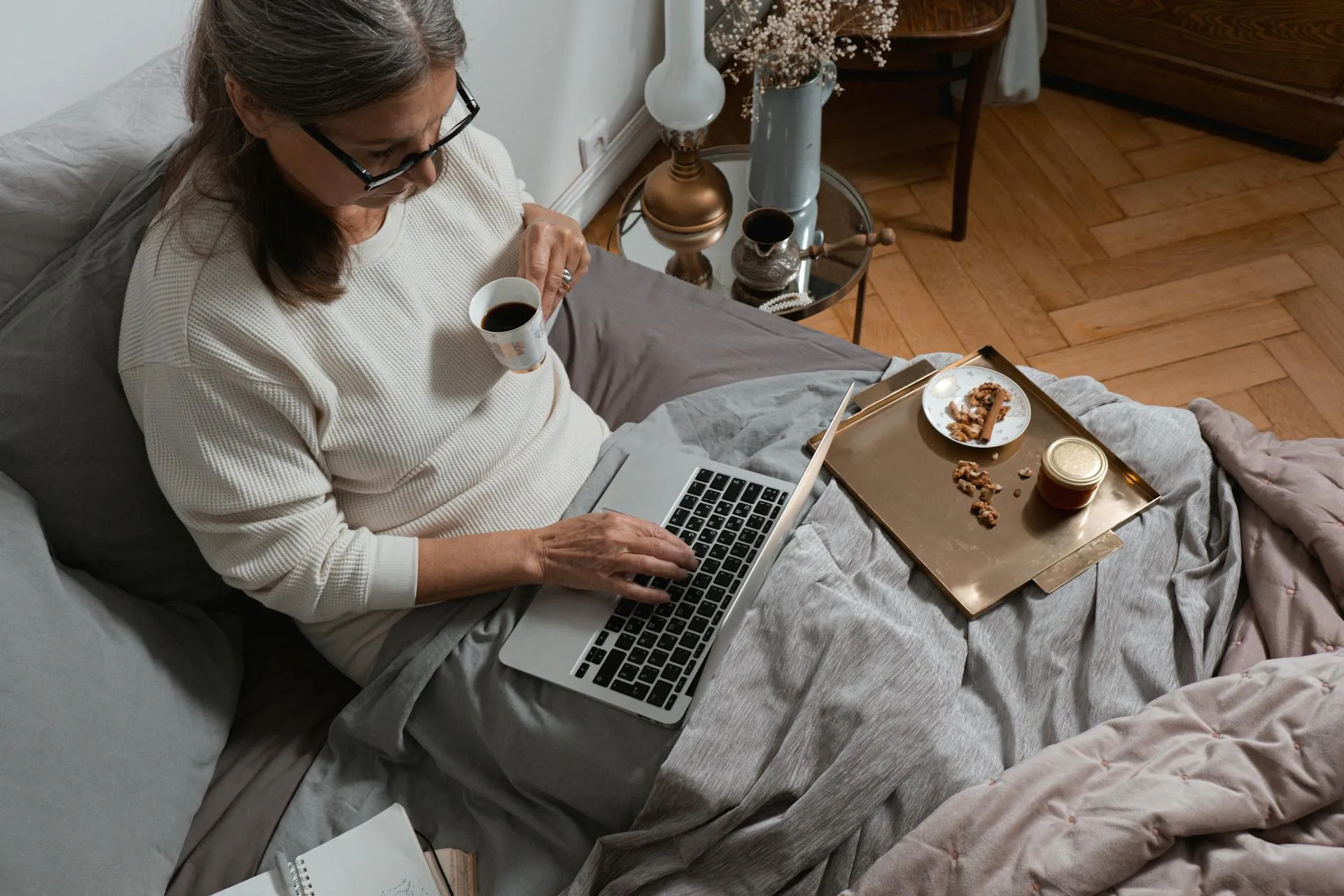 Co&nbsp;grozi za&nbsp;nadużywanie L4 online? Poznaj istotne szczegóły